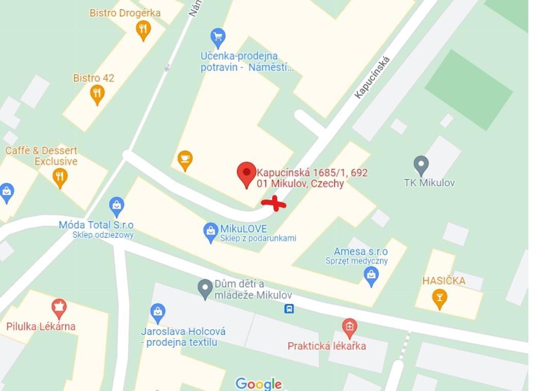 (Ne)vinná kavárna Mikulov Exterior foto